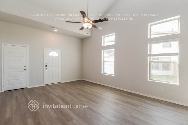 Building Photo - 5711 Daphne Dr