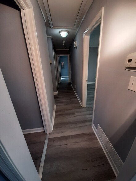 Hallway - 36 Moonglo Cir