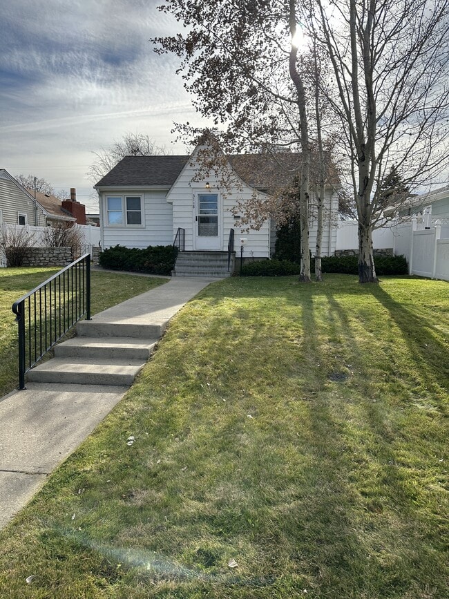 Building Photo - 3118 4th Ave S