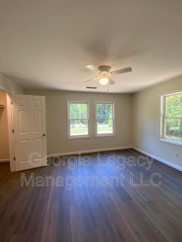 Building Photo - 140 Henry Meyer Rd