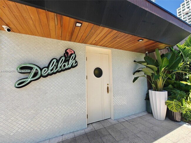 Building Photo - 801 Brickell Bay Dr