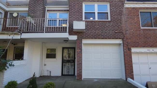 Building Photo - "Spacious 3-Bedroom Gem with Granite Accen...
