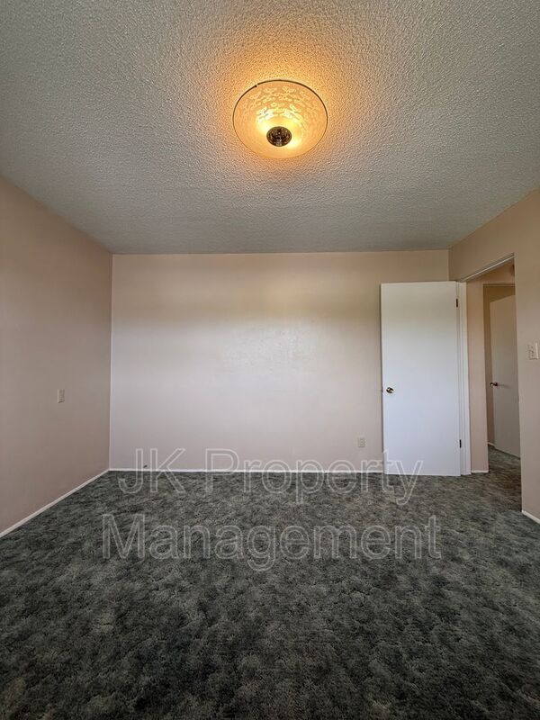 Building Photo - 820 2nd Ave NW