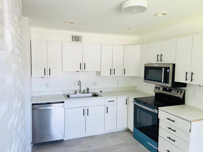 Building Photo - 504 Mary Elaine Dr