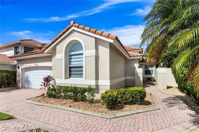 Building Photo - 1530 Lacosta Dr W