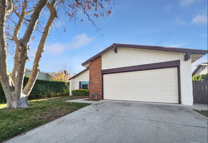 Building Photo - 25443 Vía Labrada