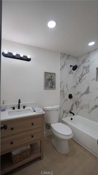 Building Photo - 2077 Belle St