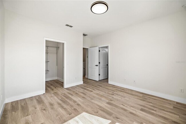 Building Photo - 7819 Hardenton St