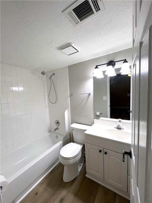 Building Photo - 3030 Steeplechase Dr