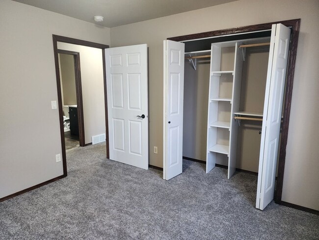 Building Photo - Two bedroom Town Home with attached double garage