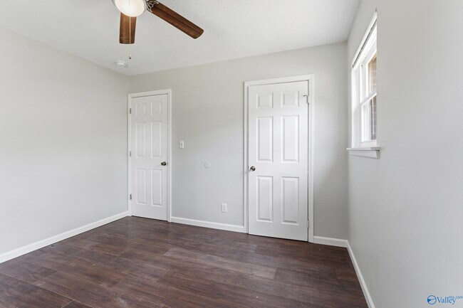 Building Photo - 1504 Faye St SW