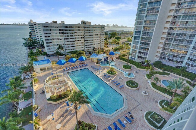 Building Photo - 7601 E Treasure Dr