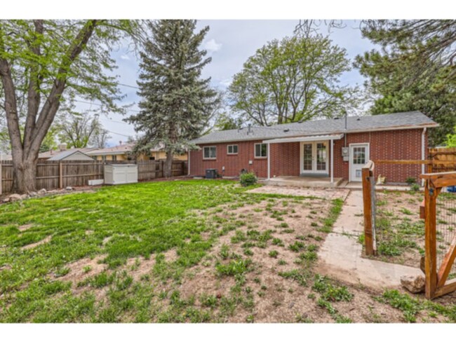 Building Photo - 3066 S Wolff St