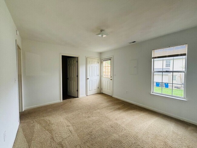 Building Photo - 850 Patrick Henry Dr