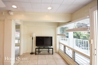 Building Photo - Beautiful Kaneohe Bay Views!  1/1 + 2 park...