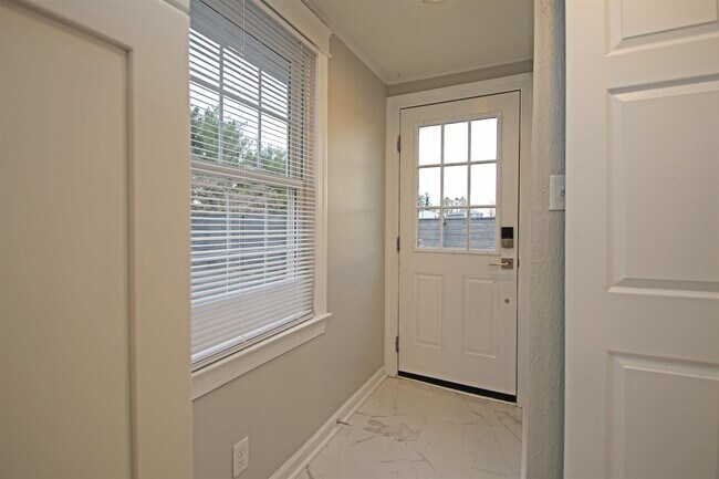 Building Photo - 3205 Oak Ridge Rd