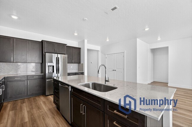 Building Photo - Beautiful home minutes from Costco