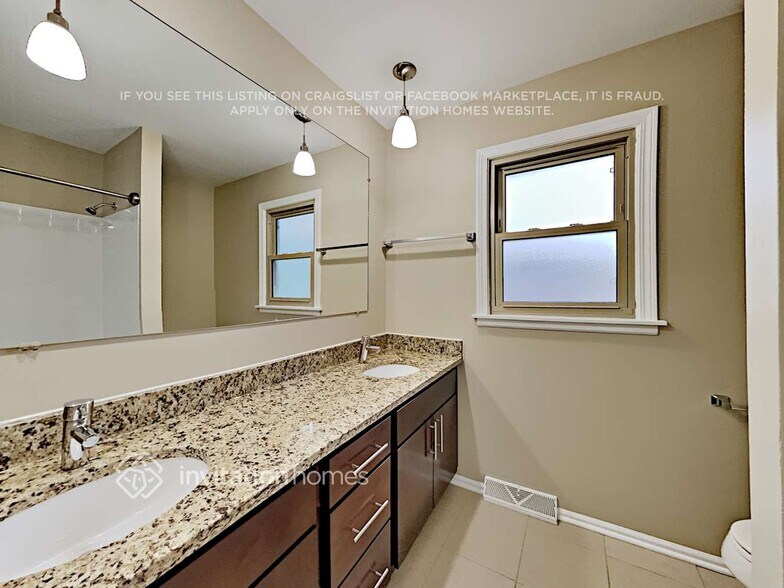 Building Photo - 415 Sussex Ct