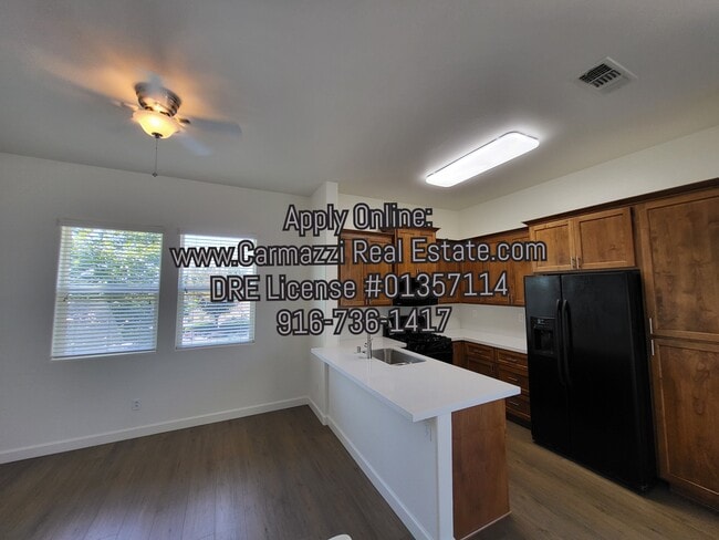 Building Photo - 3920 E Commerce Way
