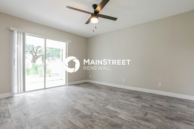 Building Photo - 3 Bedroom Pet-Friendly Home in SARASOTA, FL with Main Street Renewal