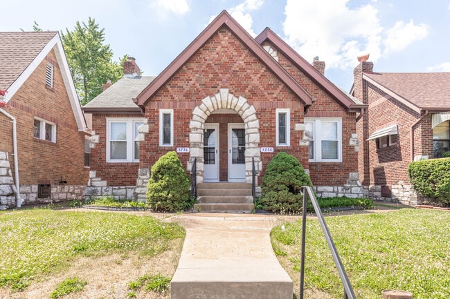 Building Photo - 5738 Chippewa St