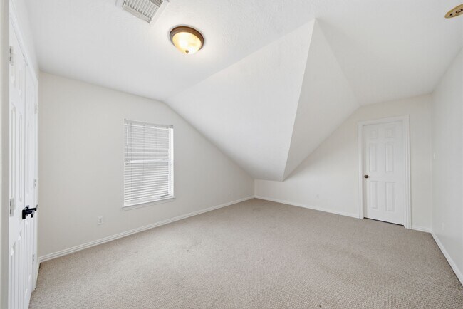 Building Photo - 14207 Hawkesbury Ct