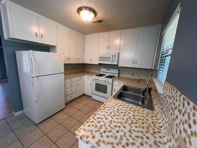 Building Photo - 3503 Southridge Dr