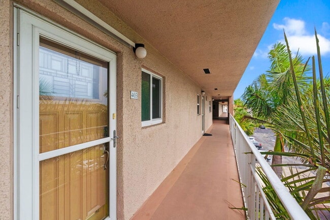 Building Photo - 2615 NE 1st Ct