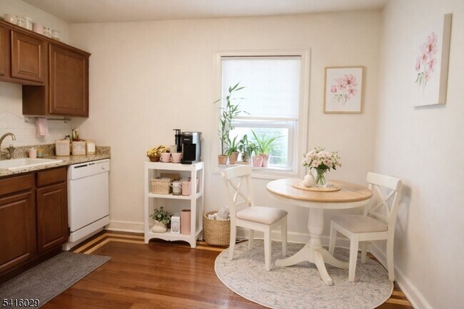 Building Photo - 254 W Franklin St