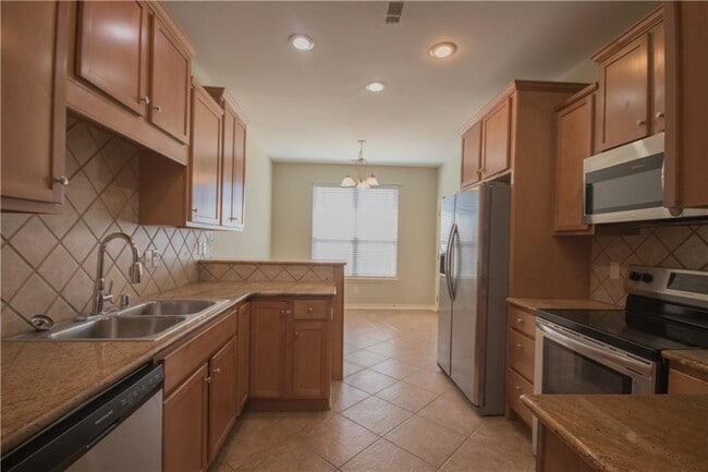 Building Photo - 3203 SW Camden Dr