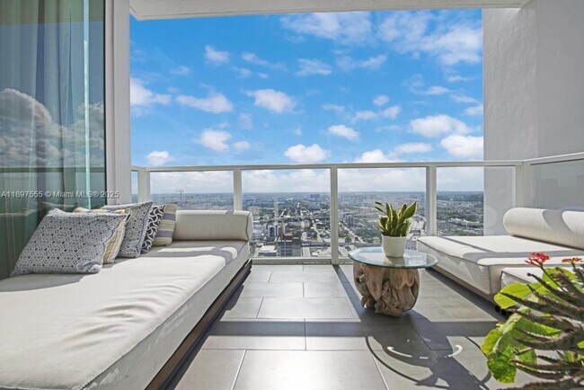Building Photo - 1040 Biscayne Blvd