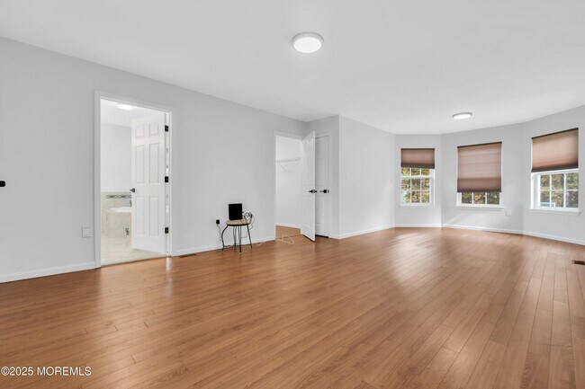 Building Photo - 3 Wellesly Ct