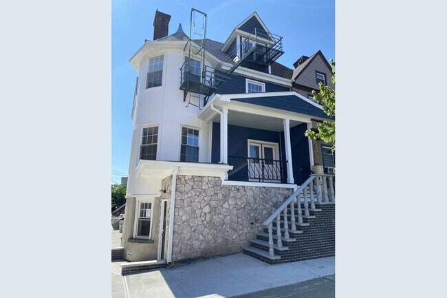 Primary Photo - 678 Bergen Ave