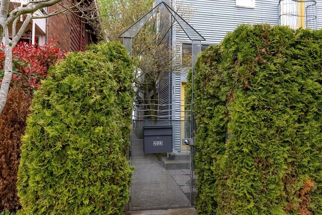 Building Photo - 213 11th Ave E