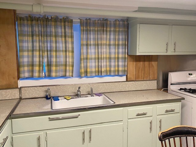 kitchen - 212 Alpine Pl