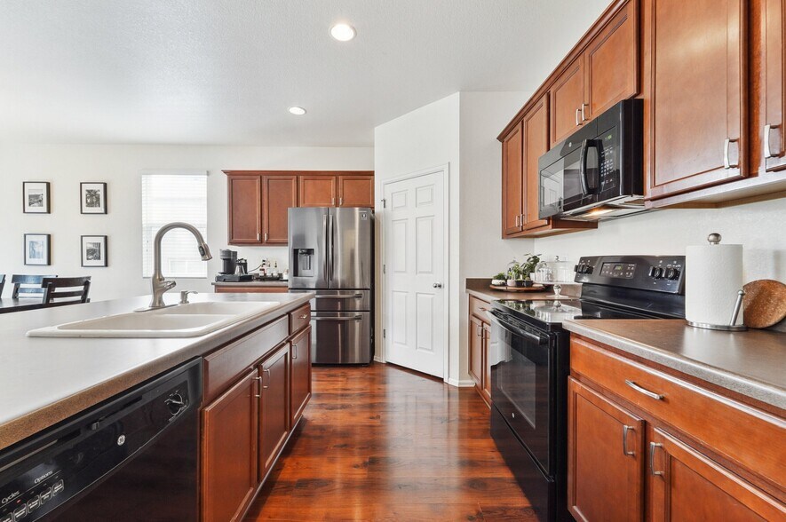 Building Photo - 166 Gem Way