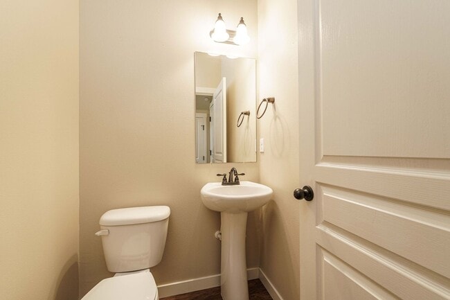 Building Photo - ASK ABOUT OUR AUGUST MOVE IN SPECIAL: Spac...