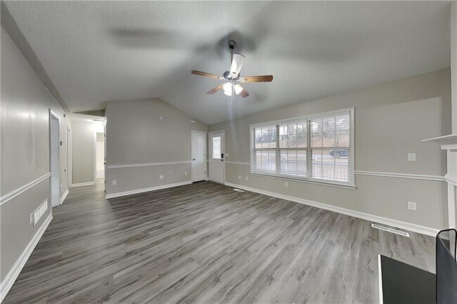 Building Photo - 35 Amber Trce