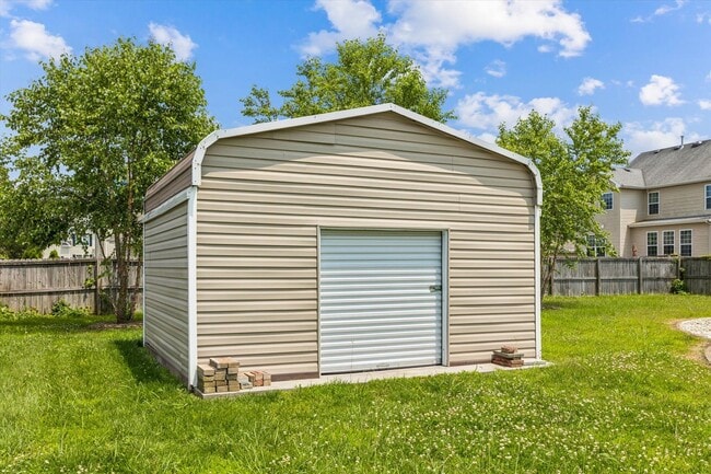 Building Photo - Renovated 5-bedroom 3.5-bathroom home loca...