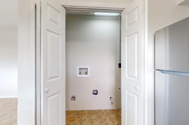 Building Photo - 6005 Fortuna Rd NW