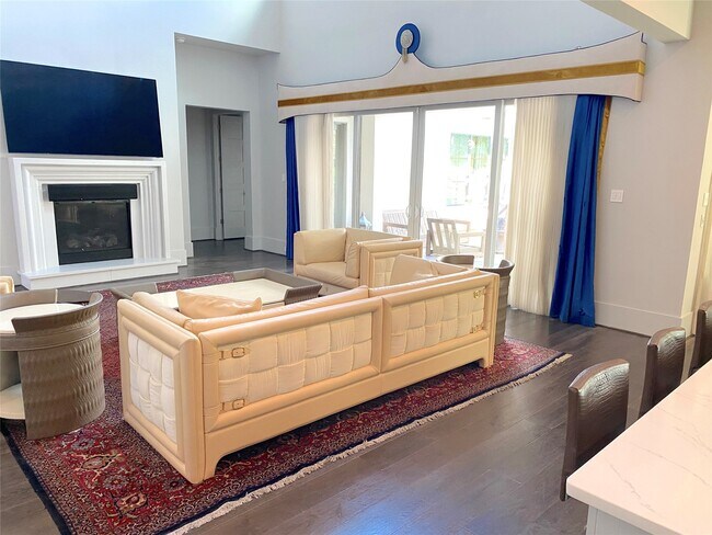 Building Photo - 4642 Devon St