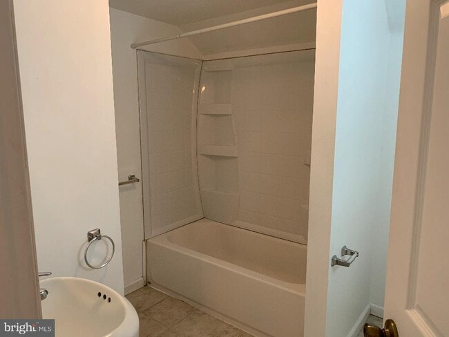 Building Photo - 6 Williams St