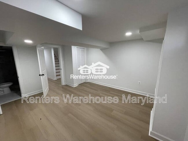 Building Photo - 921 N Patterson Park Ave