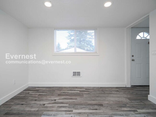 Building Photo - 43406 SE N Bend Way