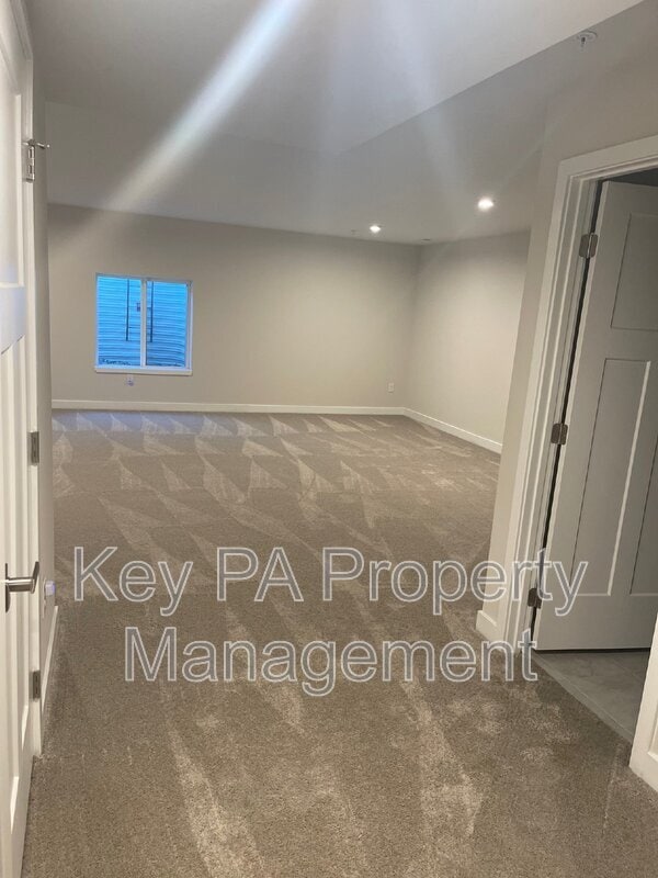 Building Photo - 205 Hibiscus Way