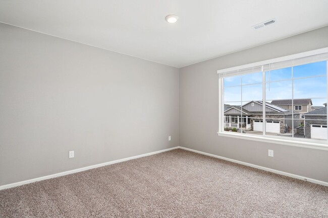 Building Photo - Spacious 4BD Bennet Floorplan with Full Ba...