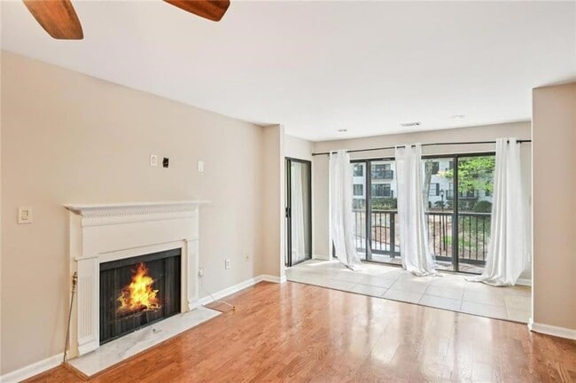 Building Photo - 2303 Pine Heights Dr NE