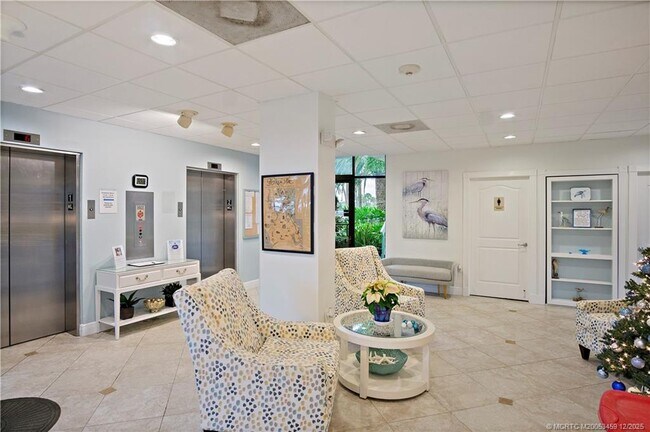 Building Photo - 9940 S Ocean Dr