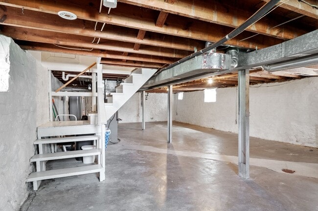 Building Photo - Flockin' Cute House