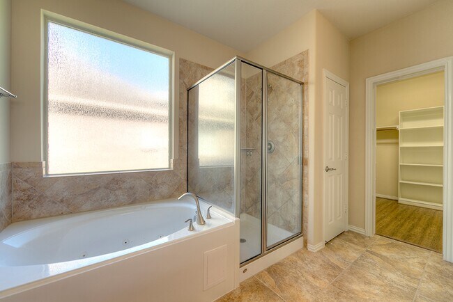 Building Photo - 10 Quillwood Pl